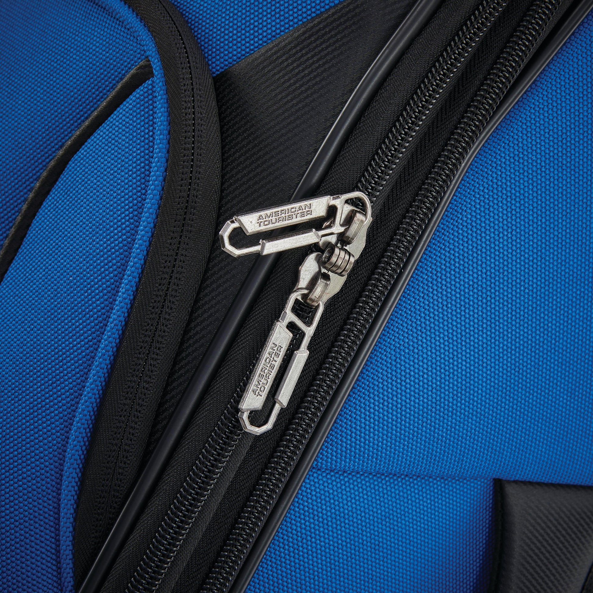 4 KIX 2.0 28" Upright Softside Spinner Luggage