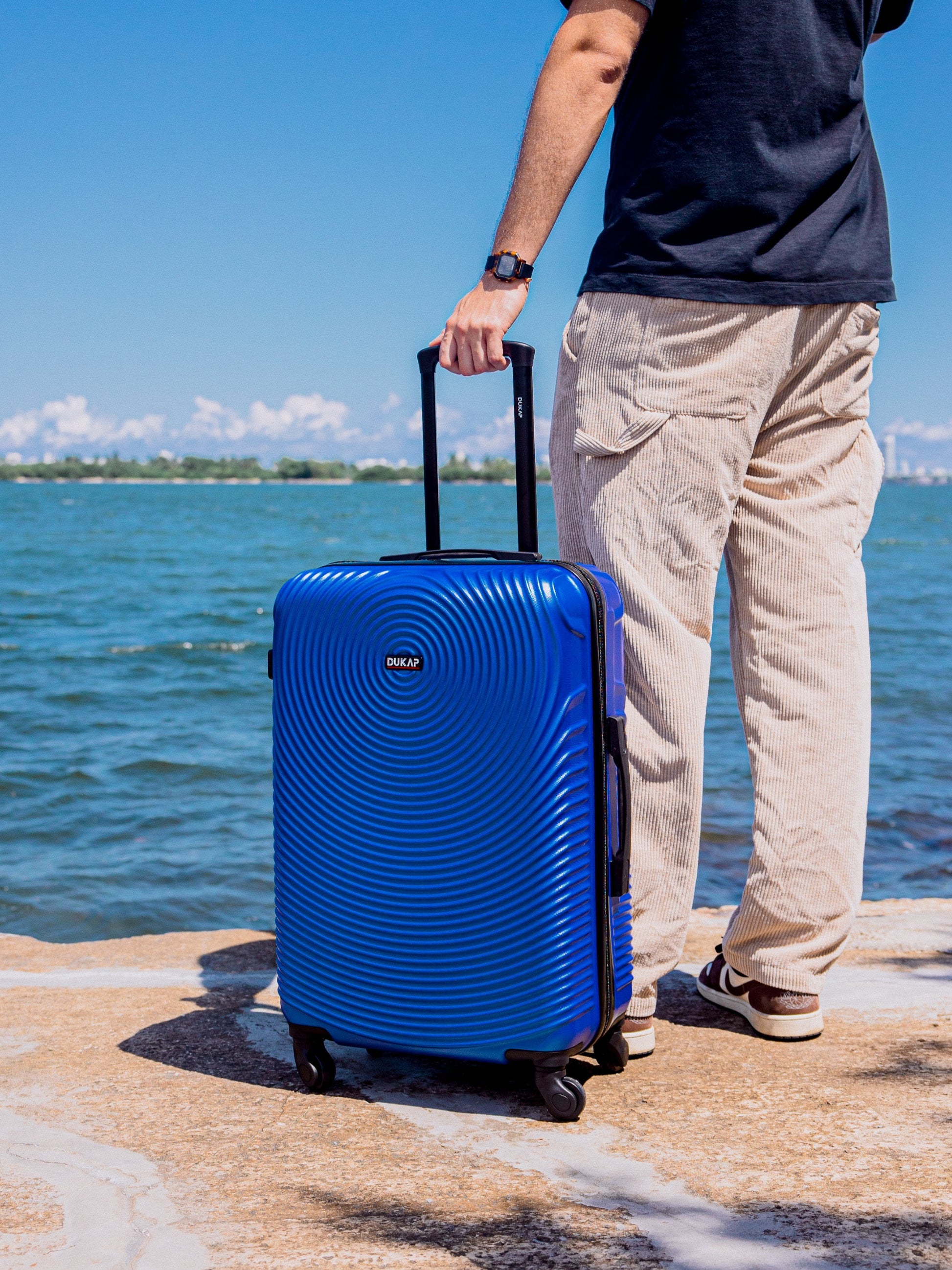 Inception 24" Hardside Lightweight Luggage with Spinner Wheels, Handle and Trolley, Blue